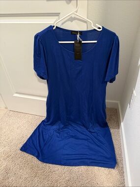 Amazon Short Sleeve Scoop Neck Top in Blue